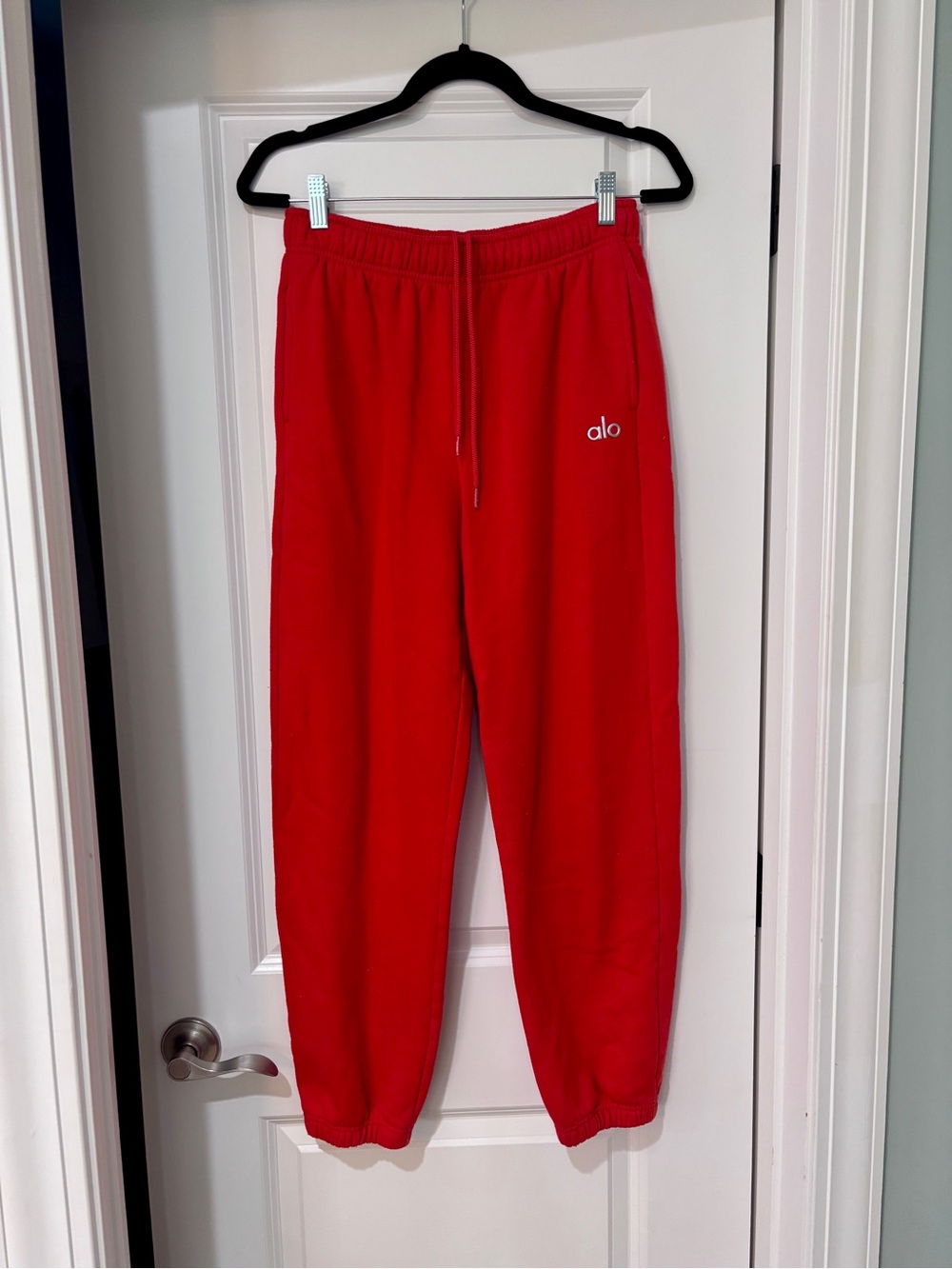 ALO Women’s Accolade Sweatpants in
Cherry - Sz Small